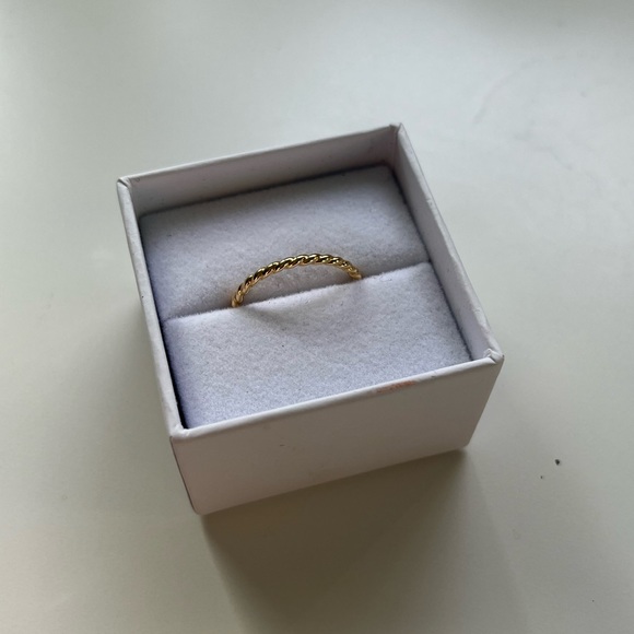 14k solid yellow gold twisted stacking ring size 7 - Picture 2 of 2